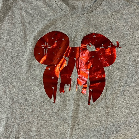 ✨ 3/$15 Handmade Disney Decal T-Shirt - Picture 2 of 5